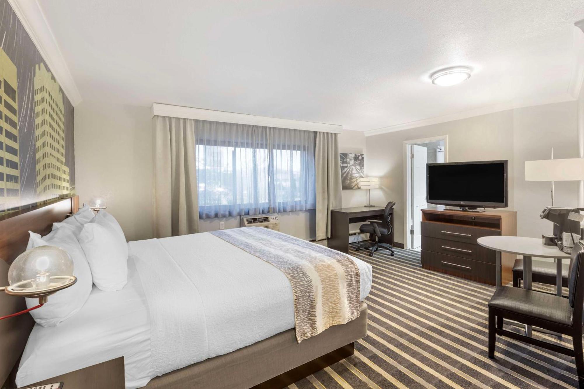 Best Western Plus Milwaukee West Exterior photo